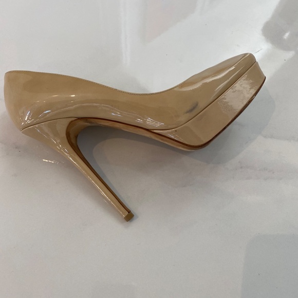 Jimmy Choo Beige Patent Leather Pumps Size 39 (9) - Picture 4 of 5